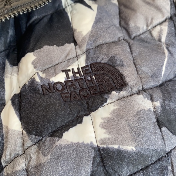 The North Face puffer jacket womens large Thermoball - Picture 2 of 7